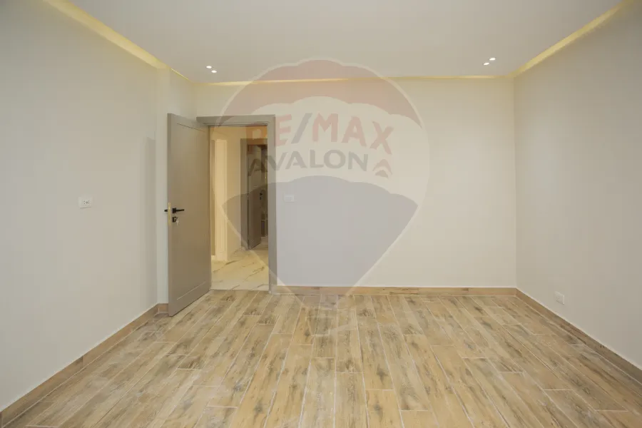 Apartment for sale 215 m Louran (third number from the sea)