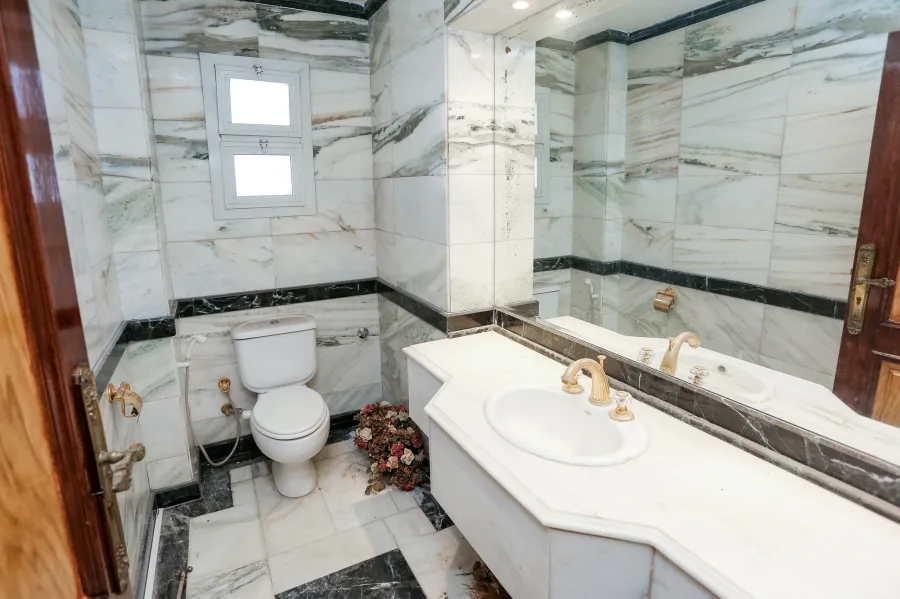 شقة للبيع 350 م رشدى (شارع المعسكر الروماني)