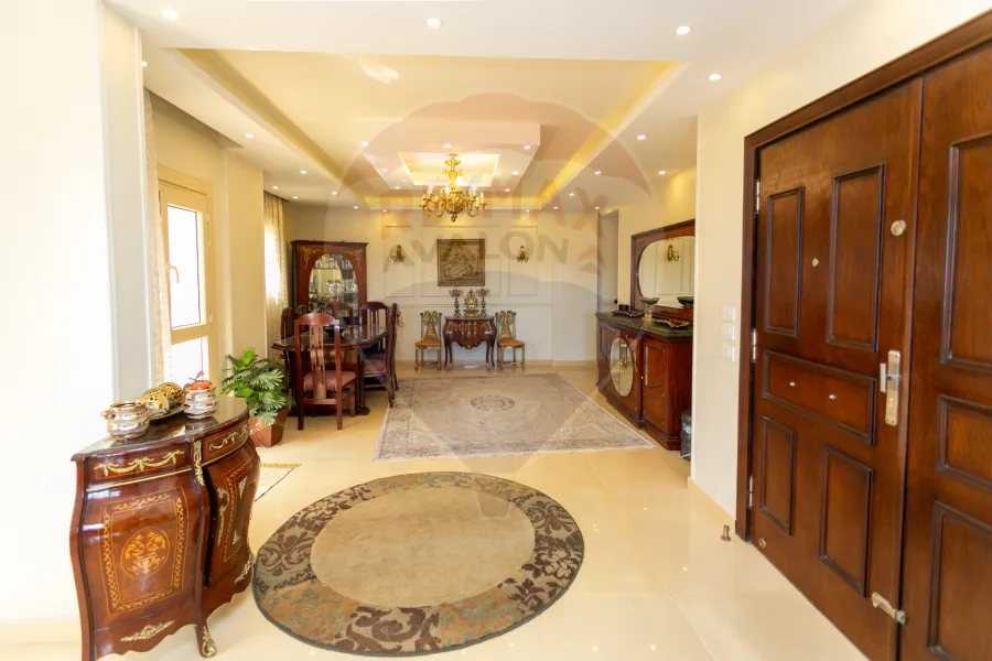 شقة للبيع 245 م كليوباترا (ش علم الدين)