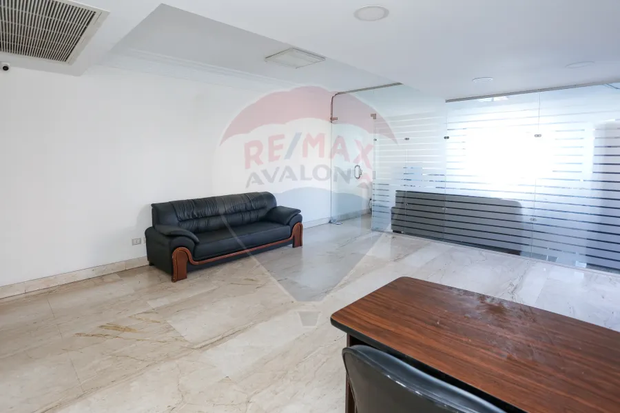 Apartment for Sale 240 m Stanly (Directly on the Sea.)