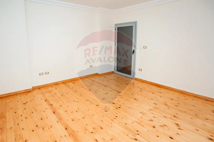 شقة للبيع 195 م ستانلى ( شارع عبد العزيز فهمى )