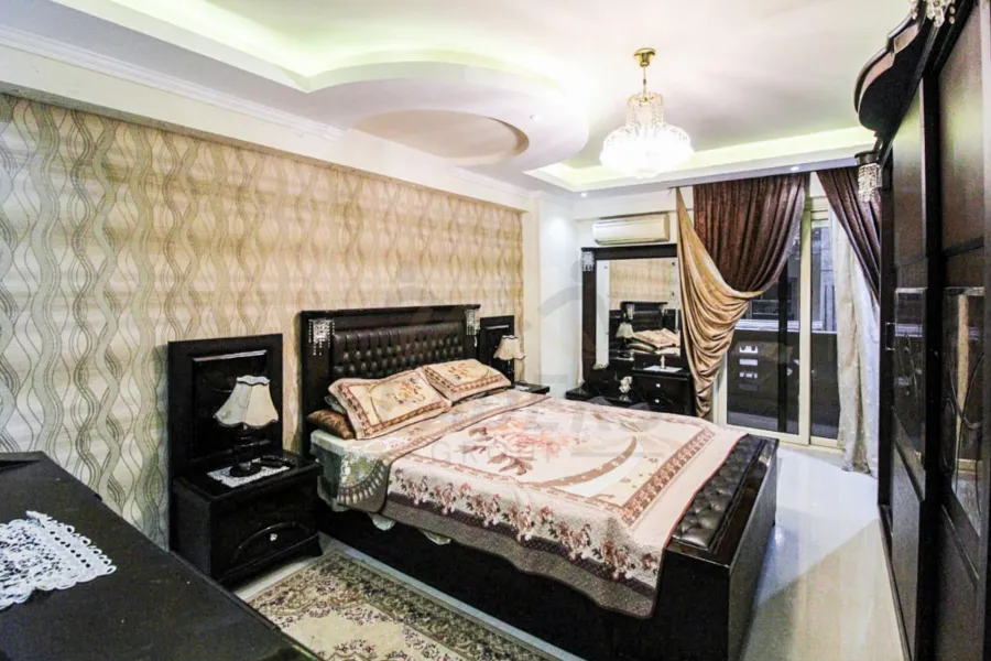 شقة للبيع 215 م سابا باشا (ش خليل مطران)