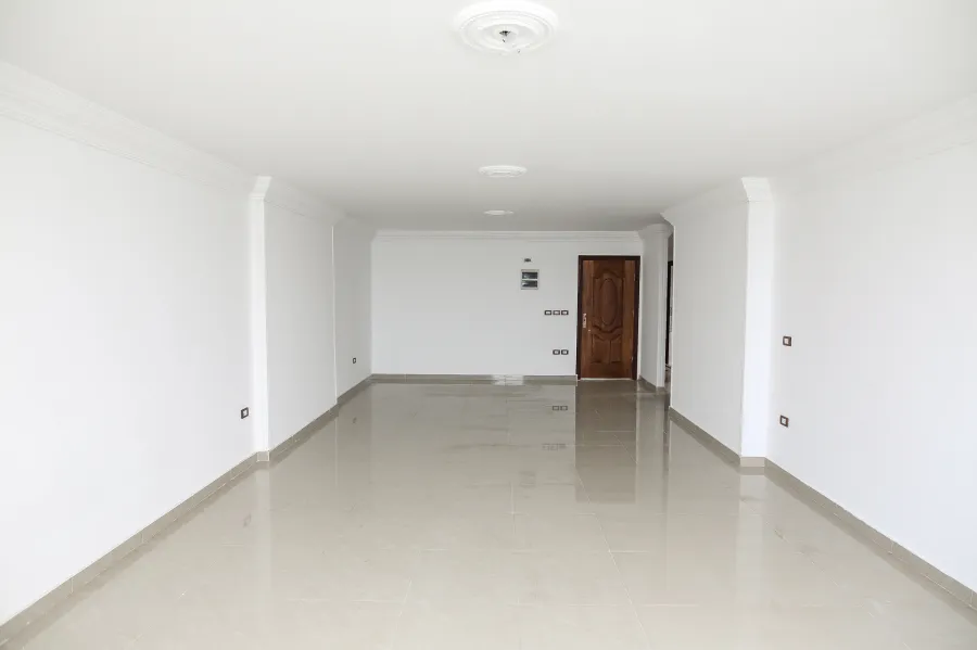 شقة للإيجار180م الإبراهيمية (على البحر مباشرة)