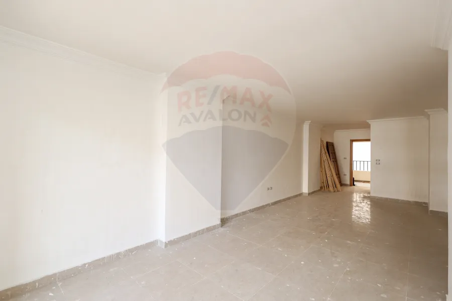 شقة للبيع 140 م المعمورة الشاطئ (خطوات من البحر)