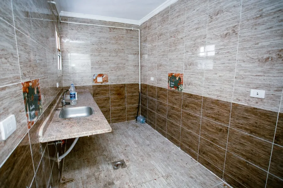 شقة للإيجار130م سبورتنج ( ش أحمد علام )