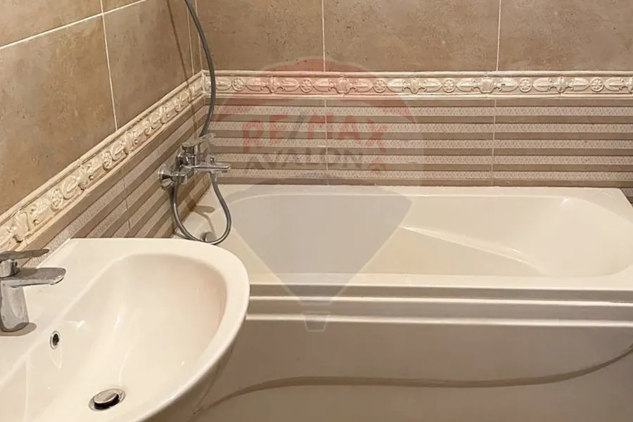 شقه للايجار 202 م سموحه  ( جراند فيو )