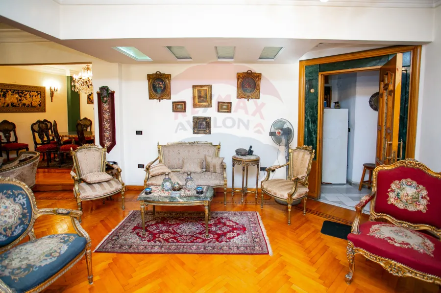 شقة للبيع 330 م جليم (تري البحر مباشرة)