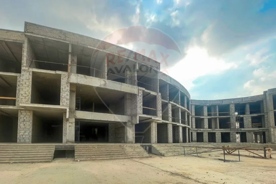 محل + رووف للبيع 49 م العاصمة الادراية (هاب كابيتال - حي السفارات)