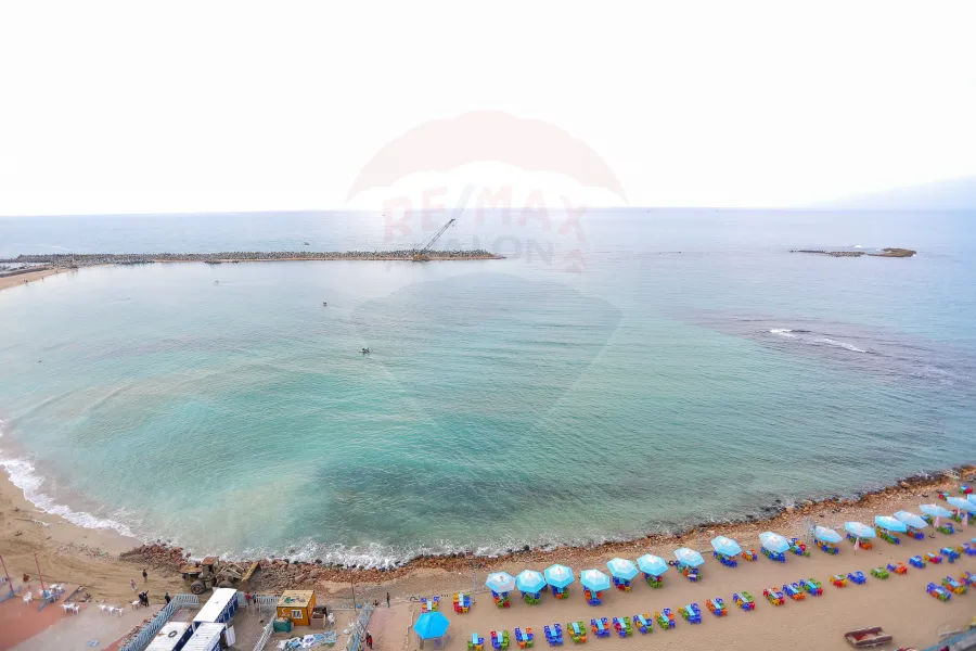 شقة  للبيع 140 م سيدي بشر (علي البحر مباشرة)