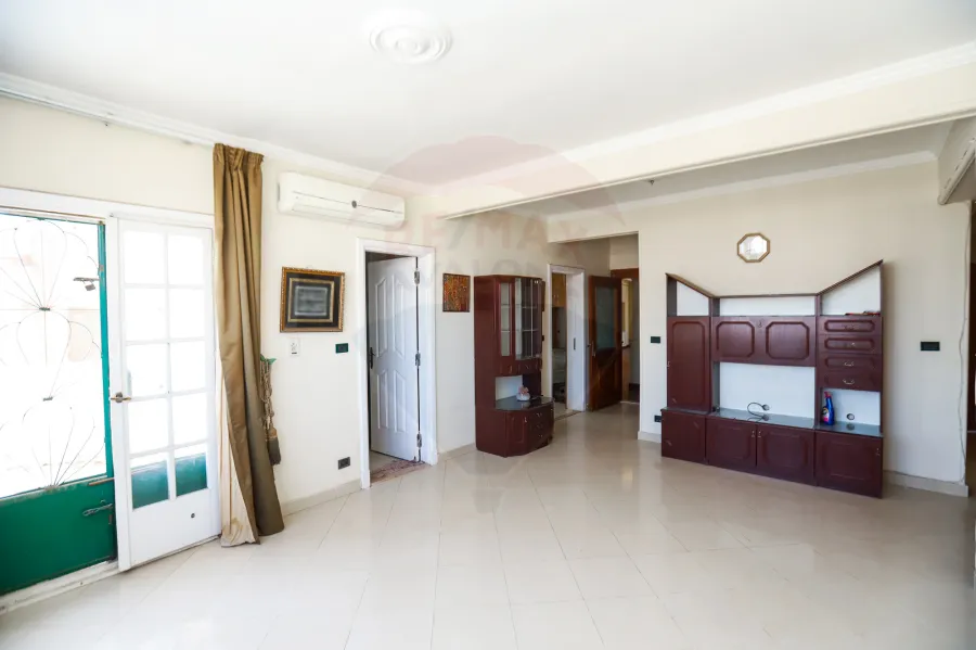 شقة للبيع 275م سموحة  (  ش بهاء الدين الغتوري )