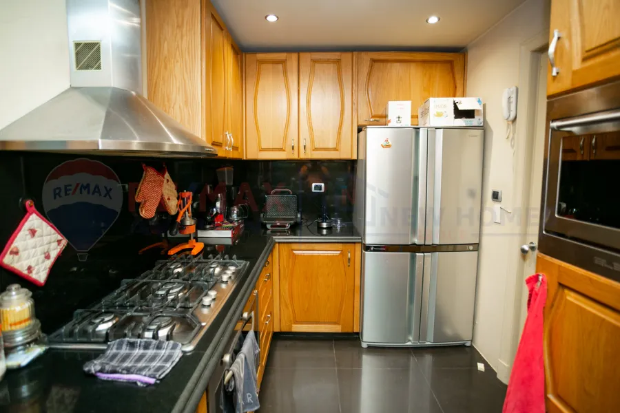 شقة للبيع 160 م كفر عبده (ش سكينة بنت الحسين)