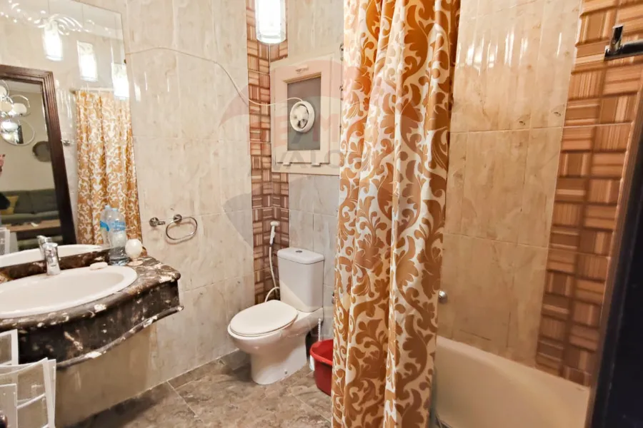 شقة للايجار المفروش 210 م لوران (تاني نمرة من البحر)