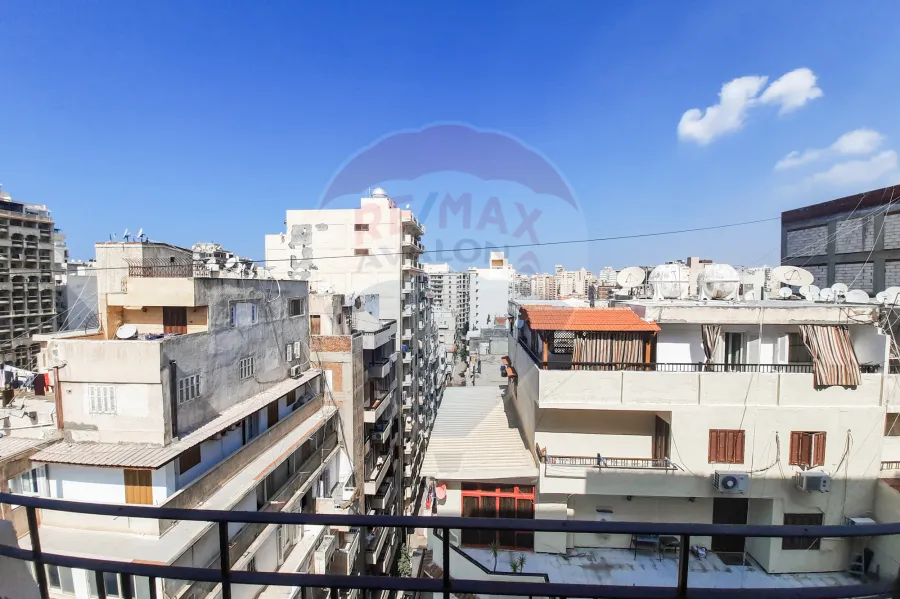 شقة للايجار 130 م كفر عبده (ش خليل الخياط)