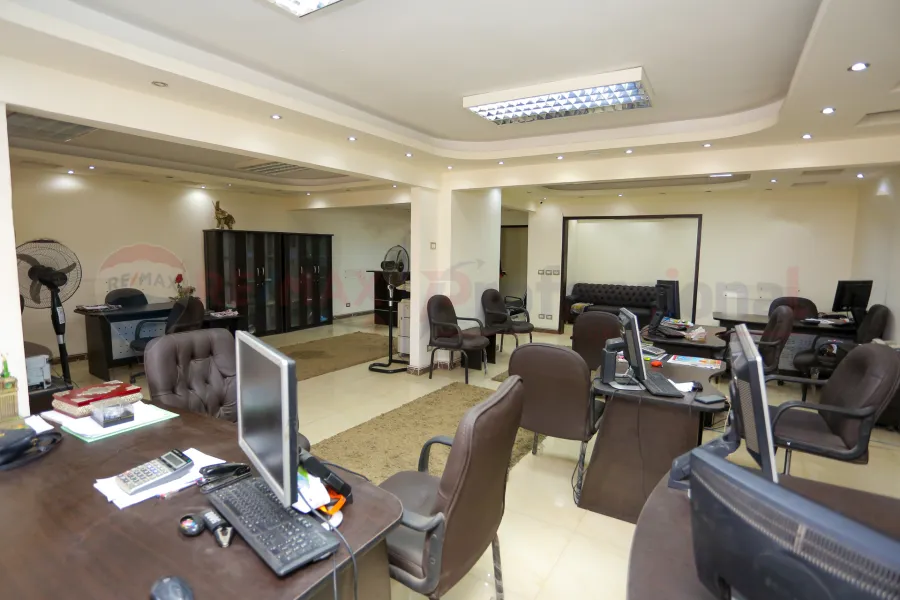 شقة للبيع  300 م لوران (ش الاقبال)- تصلح سكني او مكتب