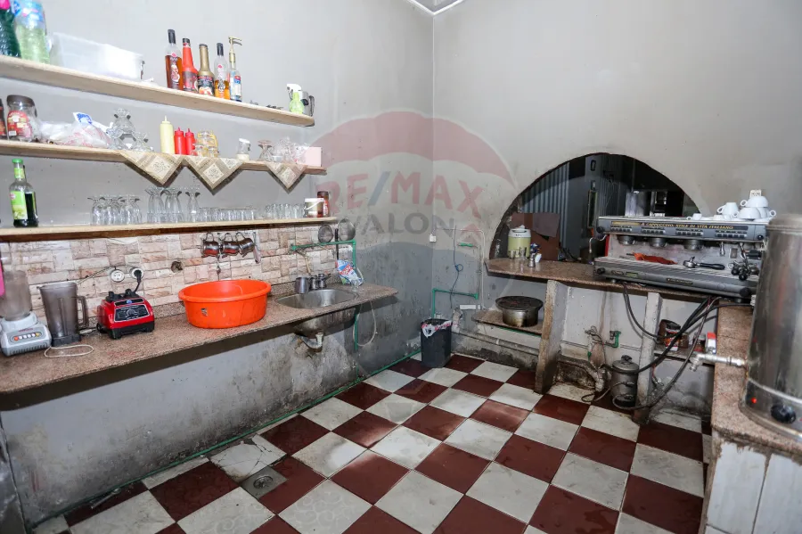 Shop for sale 300 m Sidi Beshr (Directly on taram station)