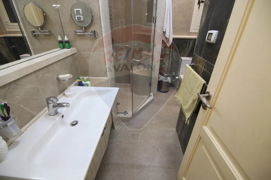 شقة للبيع 185 م سموحة (متفرع من ش فوزي معاذ)