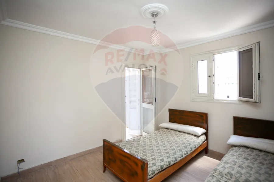 شقة للبيع 160 م سان ستيفانو (علي البحر مباشرة)