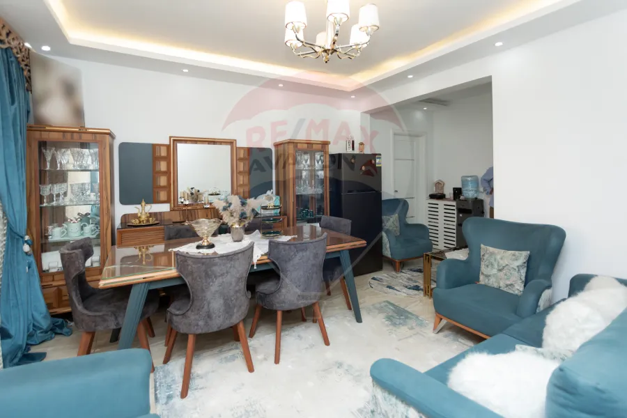 Villa for sale 1,000 m Al-King Mariout (New king St.) - 12,000,000 EGP