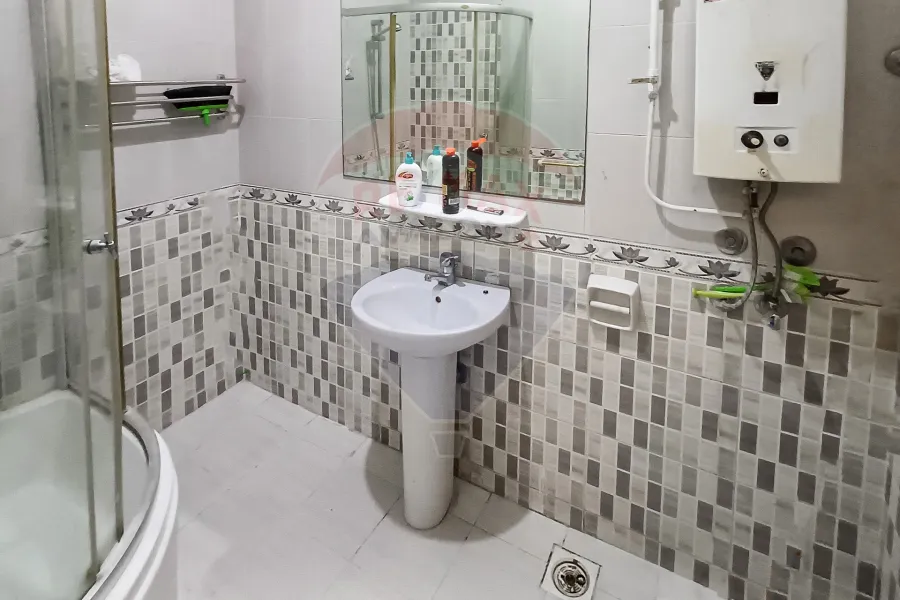 Furnished apartment for rent 130 m Gleem (steps from the sea)