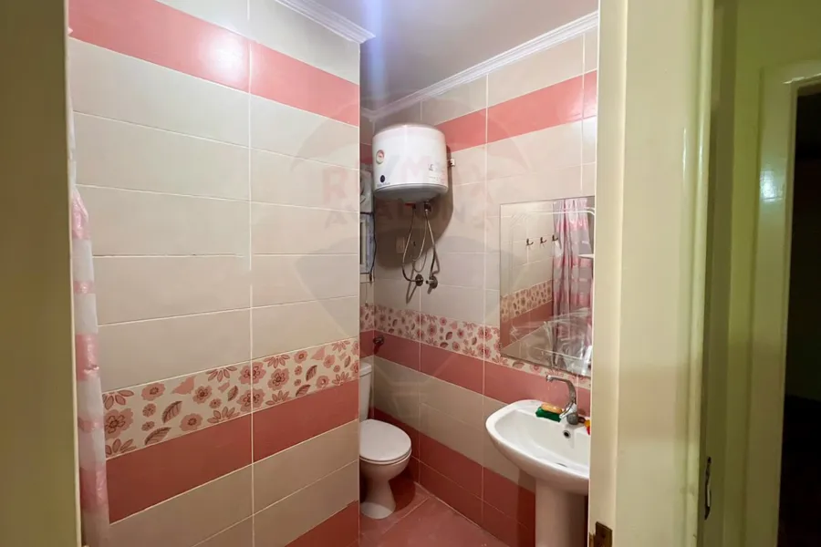 شقة للايجار 120 م  صافى ثروت (ش عبد الحميد الديب)