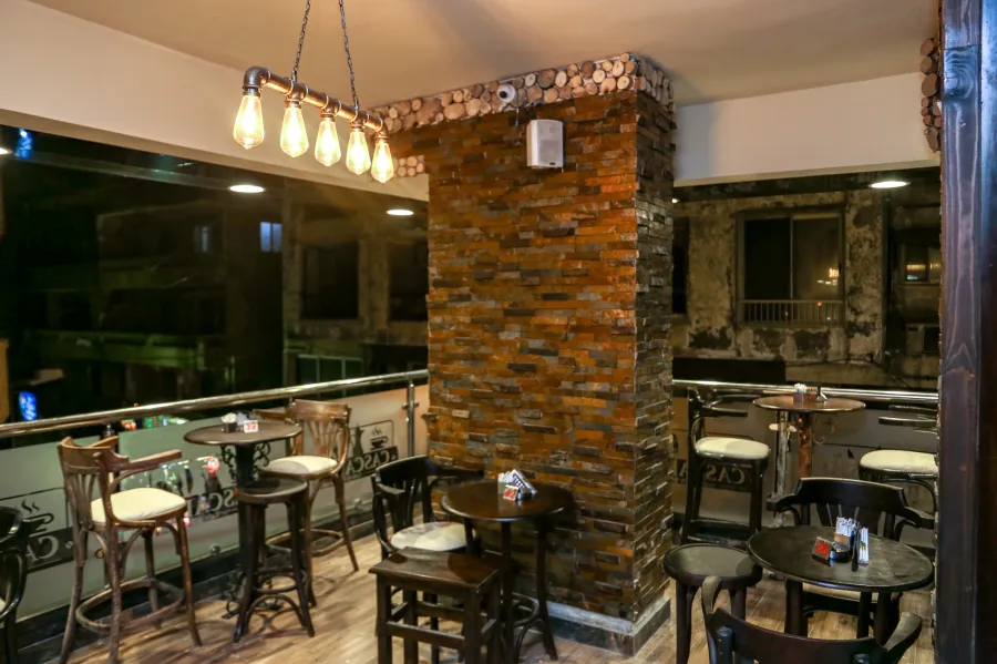 محل و ميزانين للبيع  300 م  السرايا - ( متفرع من طريق الجيش )