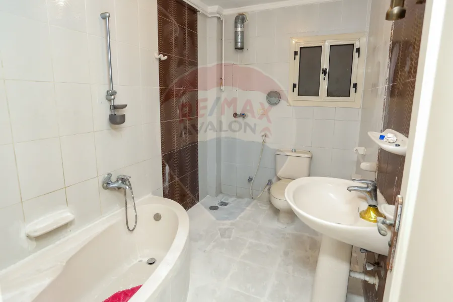 شقة للبيع 200 م سان ستيفانو ( خطوات من فندق الفورسيزون والبحر )