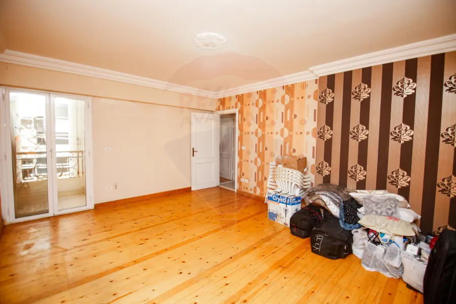 شقة للبيع 200 م سموحة (ش ادمون فريمون)