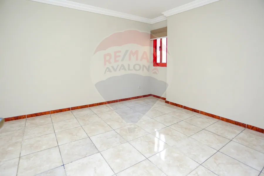 شقه للبيع 265 م رشدي (علي الترام مباشرة - عمارة براند)