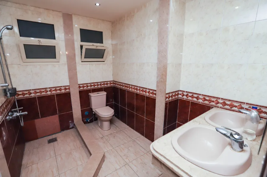 شقة للبيع 150 م جناكليس (على الترام مباشرة)