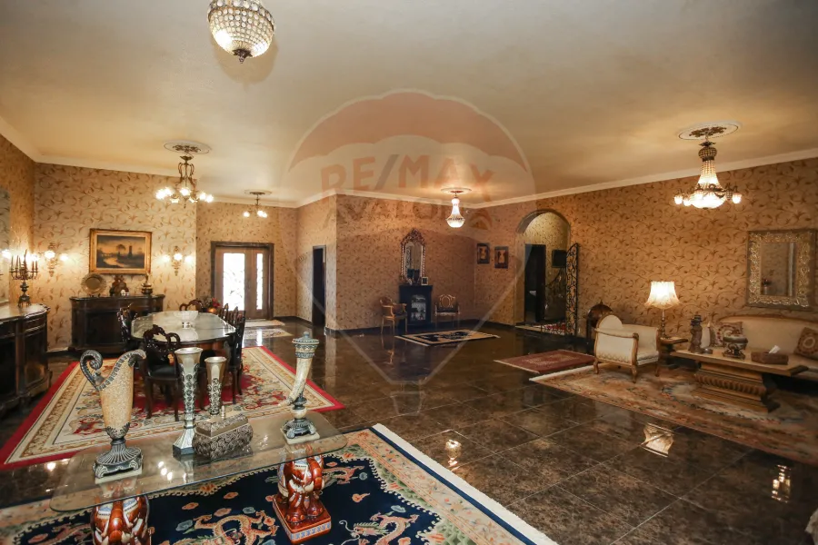 فيلا للبيع 4,000 م كينج مريوط (أمام كومباوند كينج هايتس)