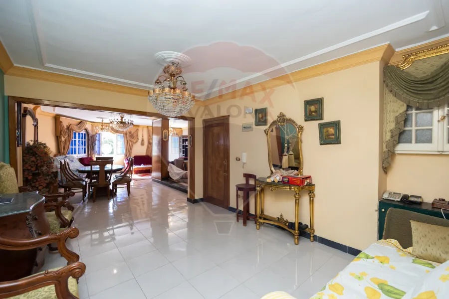 شقة للبيع 160 م جليم (ش الاذاعة  -  امام فنون جميلة)