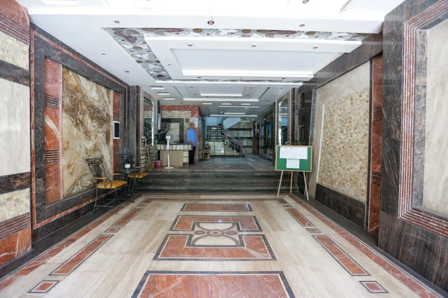 شقة للبيع 300م سبورتنج ( علي الترام مباشرا )