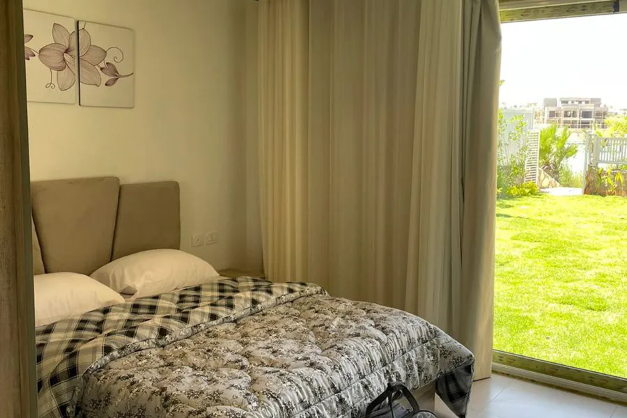 Ground floor chalet with garden for sale (Hacienda Bay - Sidi Abdel Rahman) 153 m + 218 m garden - 12,500.00 EGP (down payment + over)