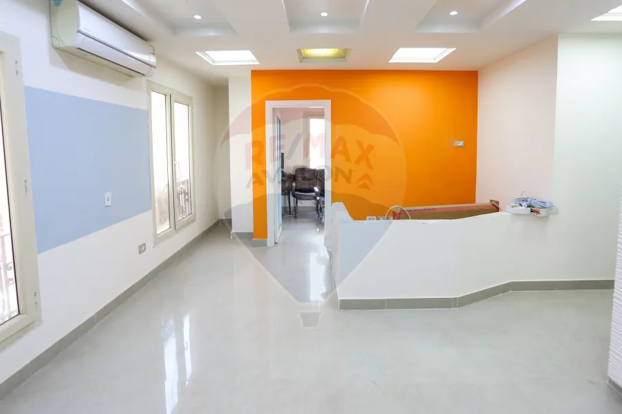 Administrative Unit Licensed for rent 360 m El Hadaya (steps from the El Hadaya tram)