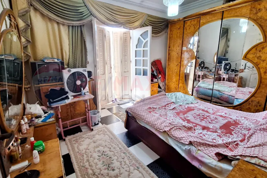 شقه للبيع 135 م فكتوريا (ش عبد السلام عارف)