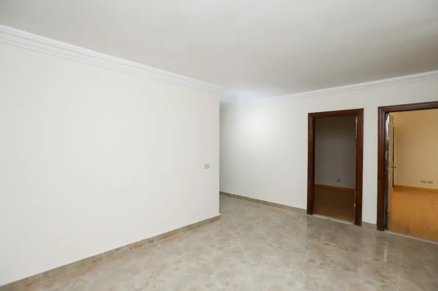 شقة للايجار 235م سموحة (متفرع من إسماعيل سري) - أول سكن