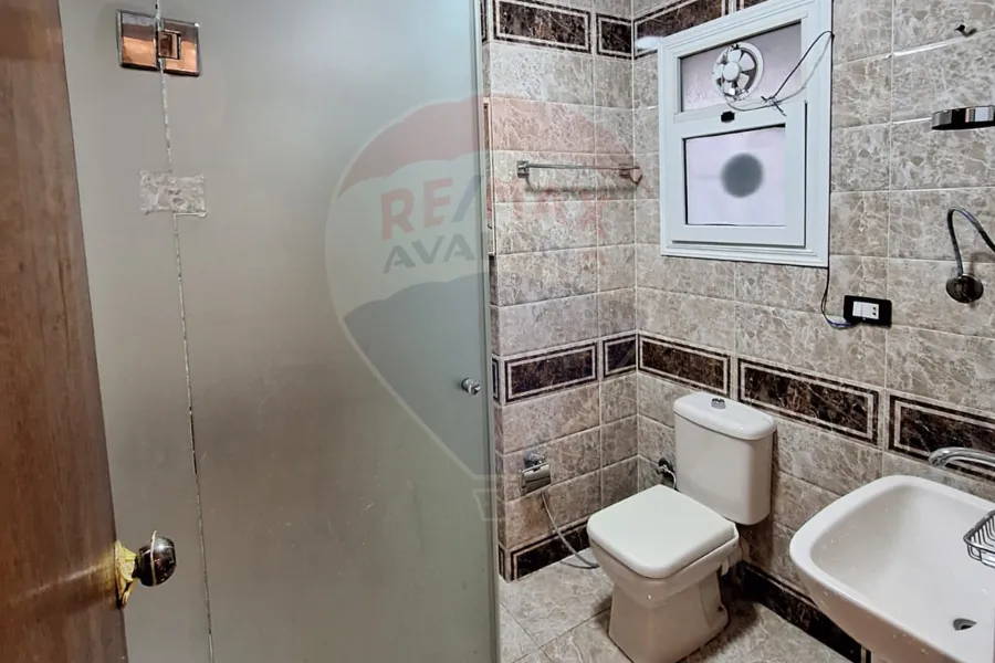 شقه للبيع  135 م ميامى (ش العيسوى)