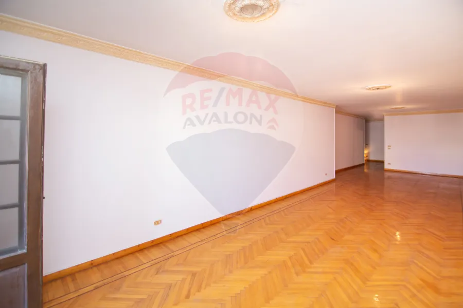 شقة للبيع 190 م سموحة ( ش فوزى معاذ)