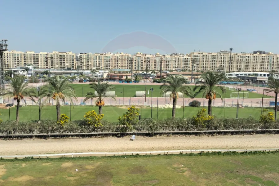 شقه للبيع 206 م سموحة ( كومباوند جراند فيو )