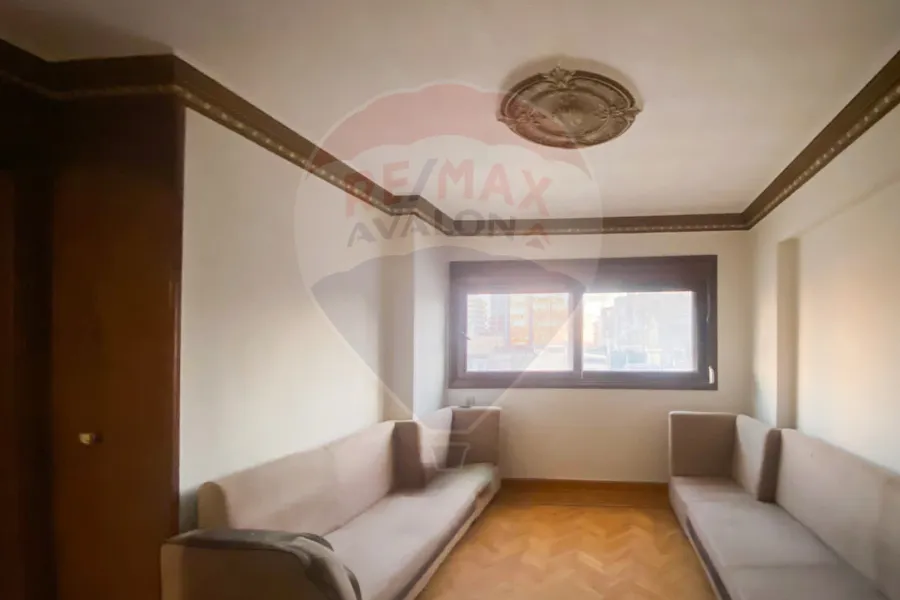 شقة دوبلكس للبيع 250 م جناكليس (علي الترام مباشرة)