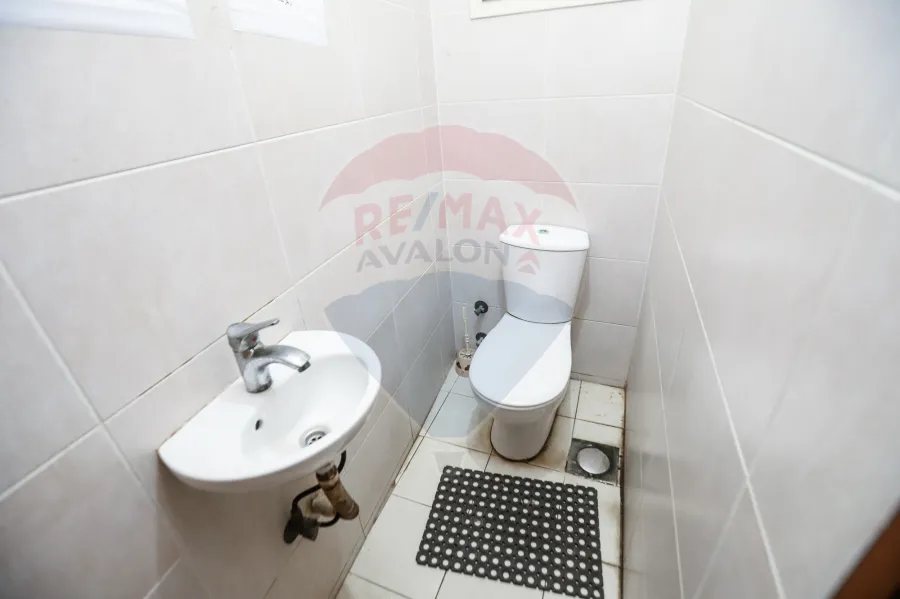 شقة اداري للبيع 300 م لوران ( ش ابو قير )