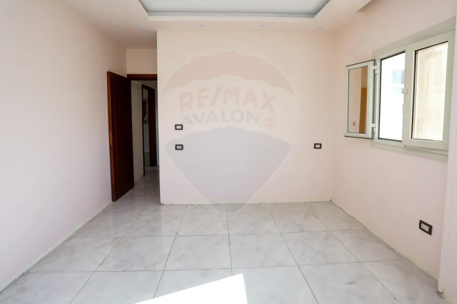 شقة للبيع 140 م + روف خاص  لوران (ش الإقبال)