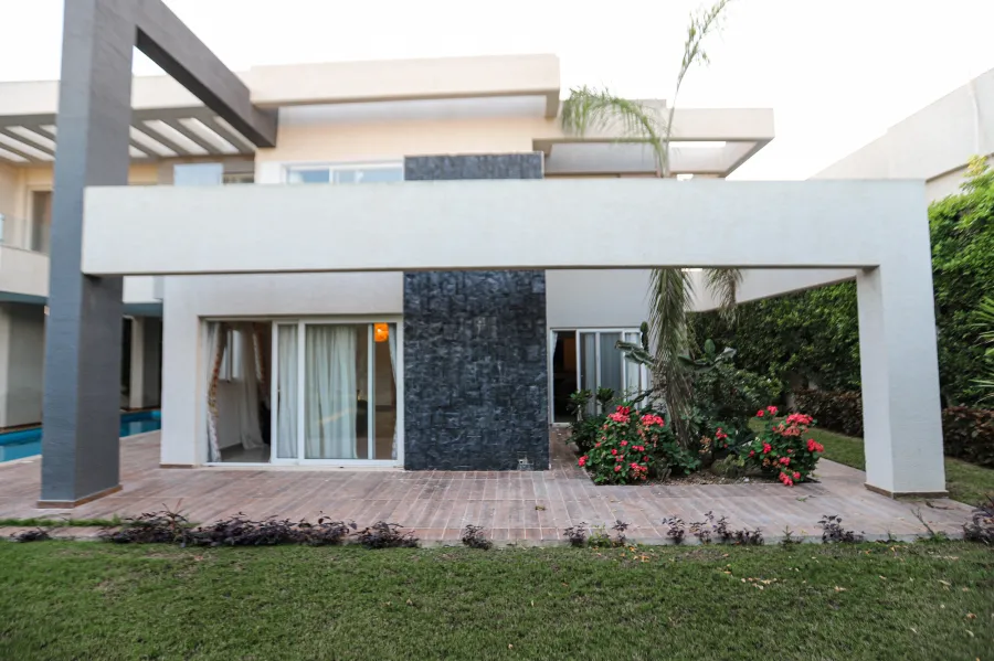 فيلا مرخصة ومسجلة للبيع 650م كينج مريوط (كومباوند 8)