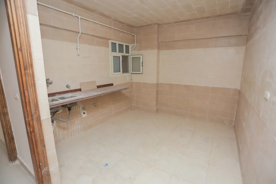 شقة للبيع 165م جناكليس - متفرع من ش أبوقير