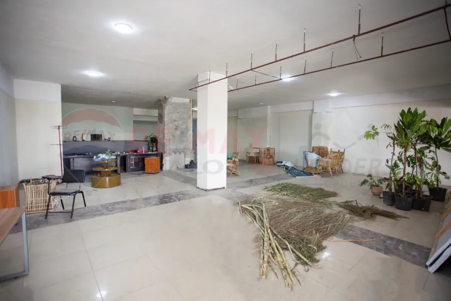 محل للإيجار 371 م المطار (بجوار مستشفي طلعت مصطفي)