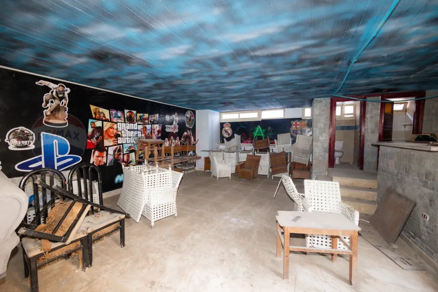 محل للبيع 333 م + 250 م بدروم المعمورة الشاطئ ( بالقرب من البحر - برج براند )