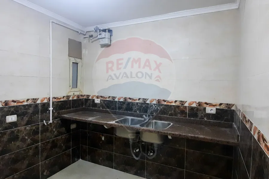 شقة للايجار 180 م سموحة (ش الريادة)