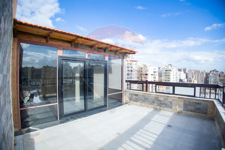 Penthouse apartment for sale 440 m Al Asafra (directly on the sea - Brand Building)