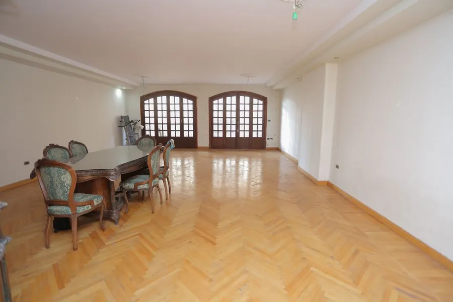 Apartment For Sale 275m Stanley (Steps From Kornish) First Hand