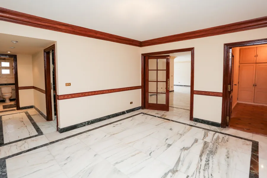 شقة للبيع 350 م رشدى (شارع المعسكر الروماني)